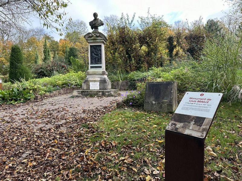 Monument de Louis Braille Marker - wide view image. Click for full size.