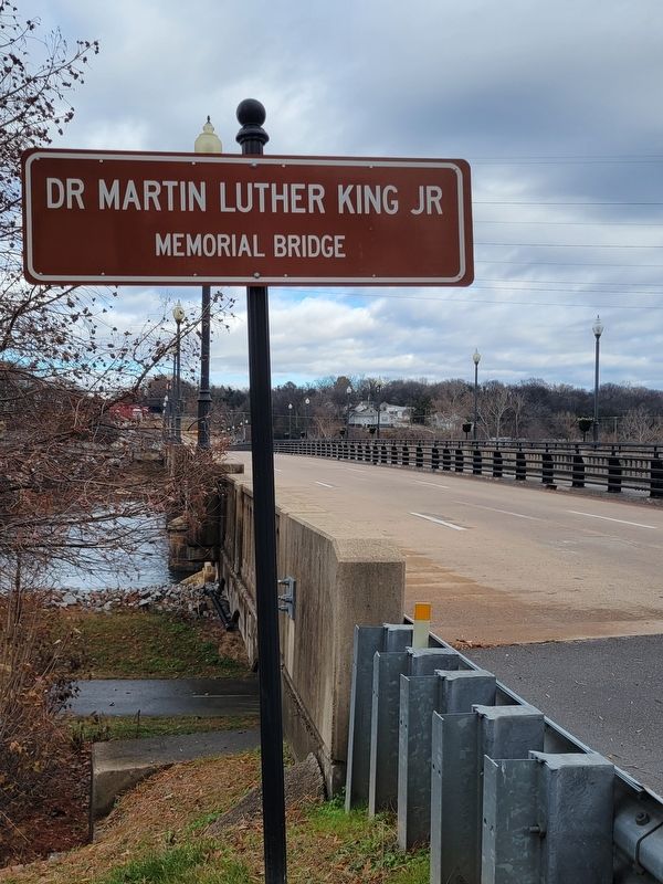 Bridge Sign image. Click for full size.