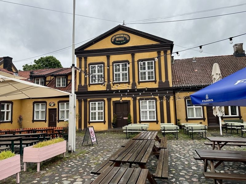 Mangelsg�rden - courtyard image. Click for full size.