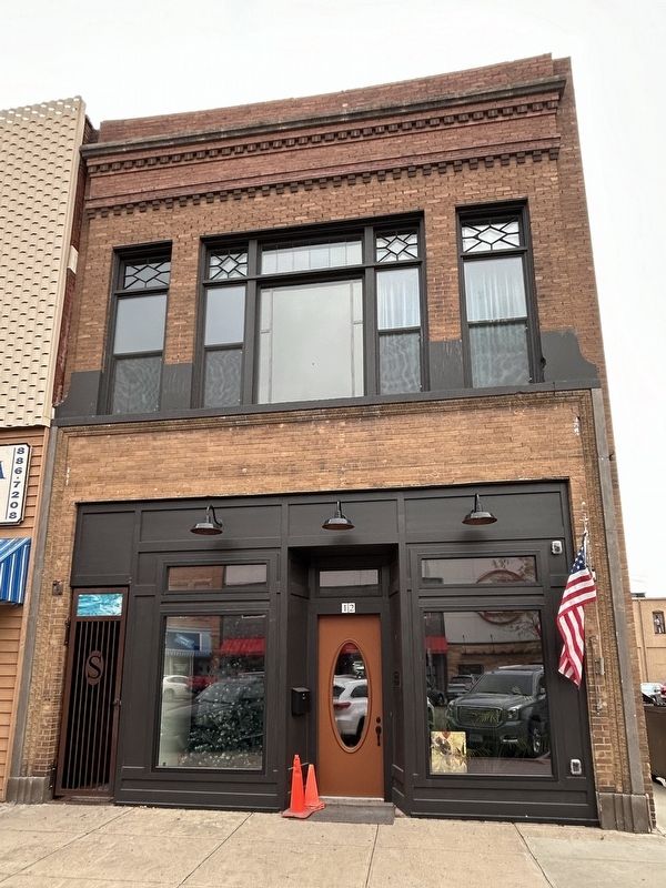 Retail Building & Marker image. Click for full size.