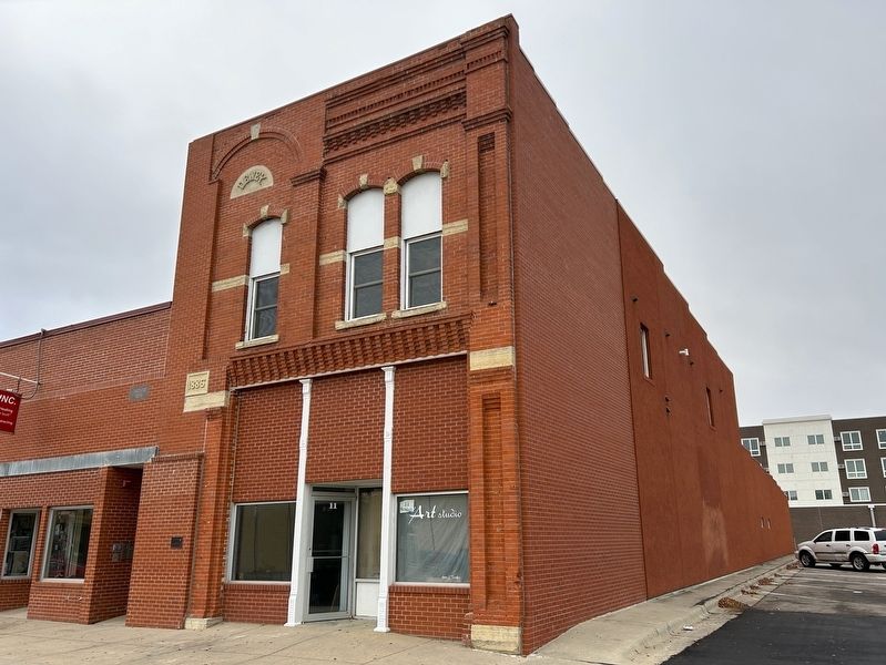 Dewey Building & Marker image. Click for full size.