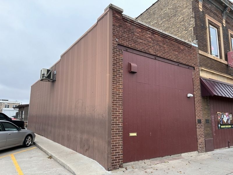 Commercial Building & Marker image. Click for full size.