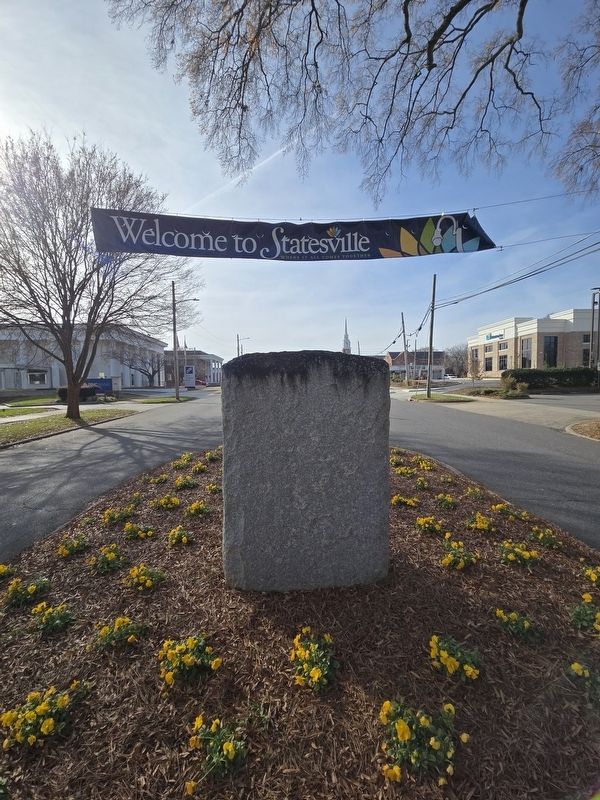Fort Dobbs Marker looking west on East Broad St. near Tradd Street image. Click for full size.
