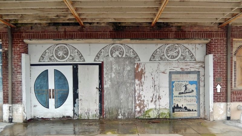 Saenger Theatre Lobby Entrance image. Click for full size.