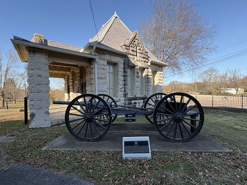 CMA Cannon and Caisson marker image. Click for full size.