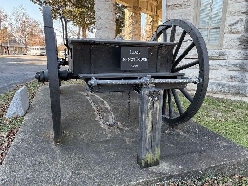 The rear of the CMA Caisson image. Click for full size.