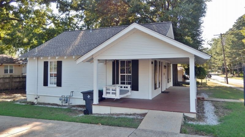 321 Commerce Street (<i>east elevation</i>). Click for full size. 321 Commerce Street (<i>east elevation</i>) image. Click for full size.