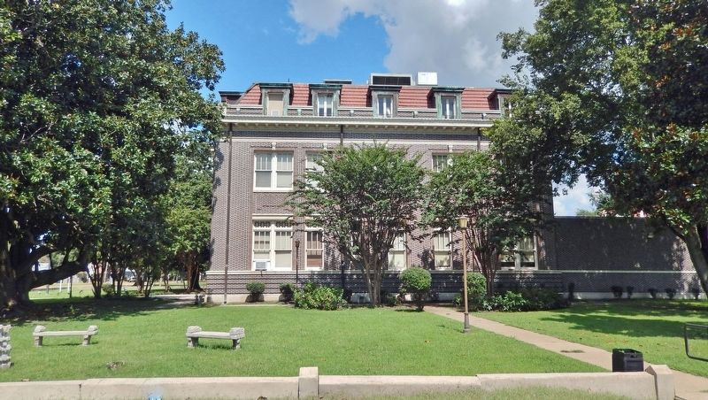 Tunica County Courthouse (built 1922) (<i>south elevation</i>) image. Click for full size.
