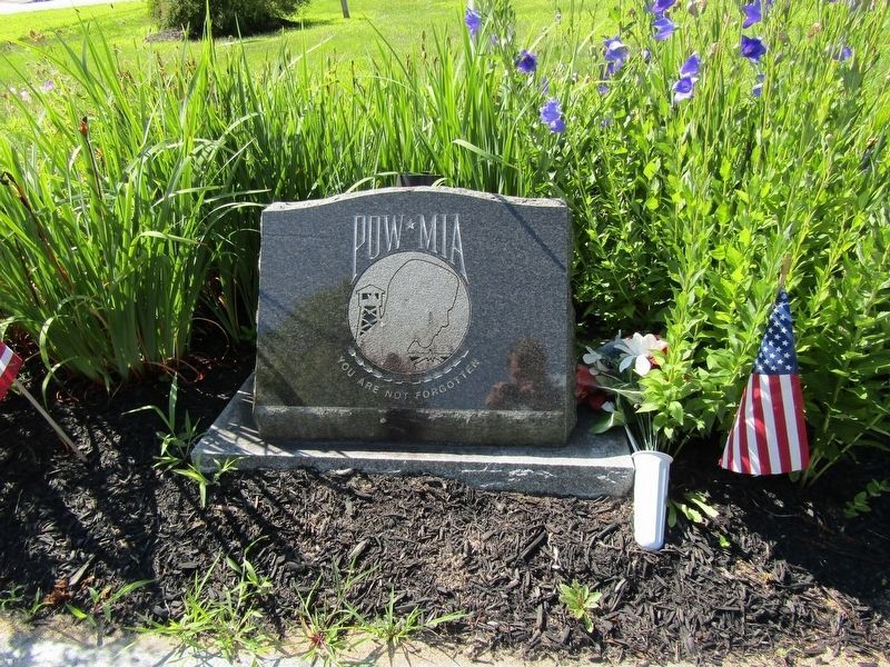 Paris, Maine, Veterans Memorial image. Click for full size.