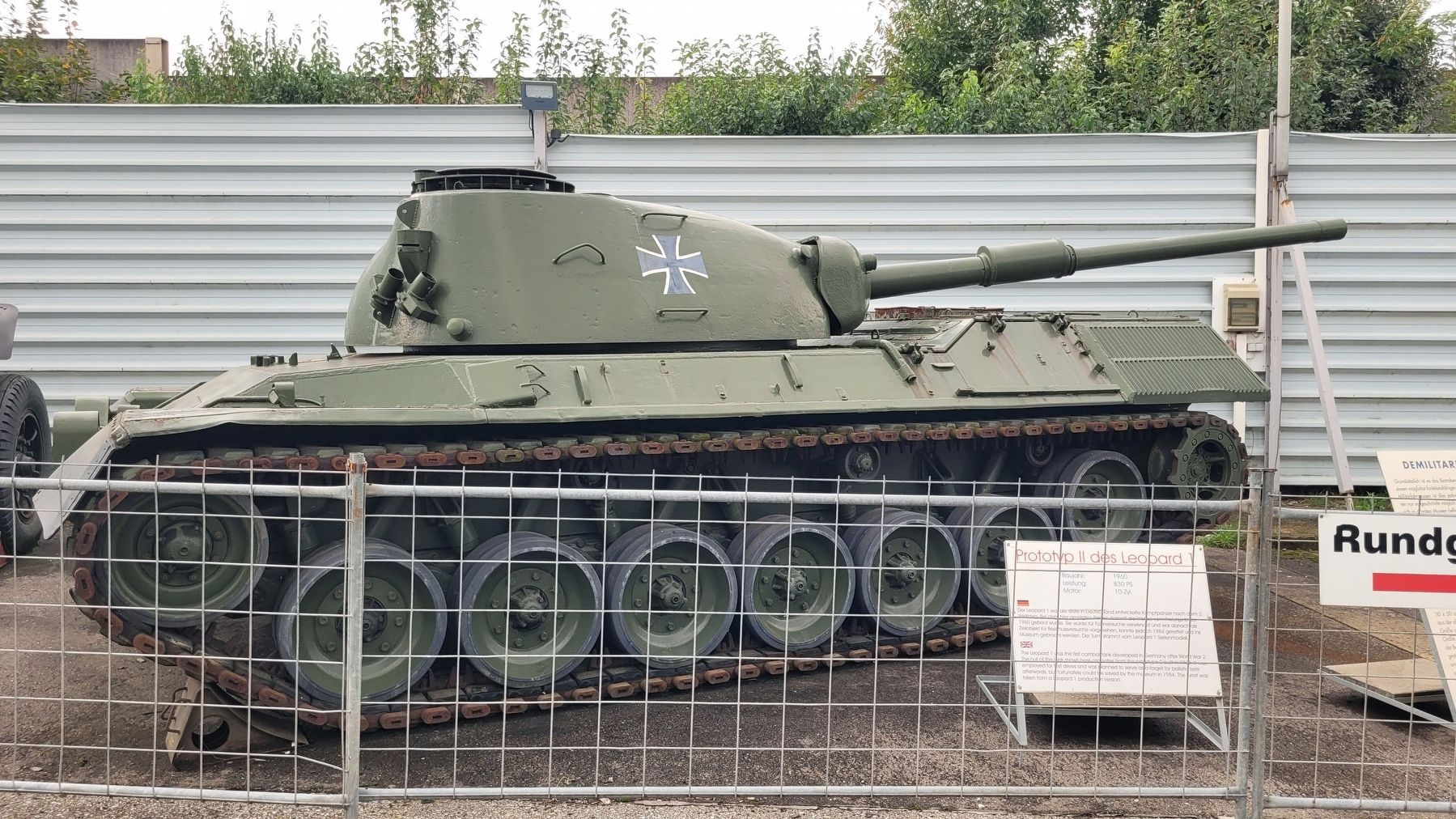 The side view of the Leopard 1 and marker image. Click for full size.