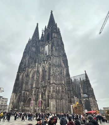 The Kōln Cathedral image. Click for full size.