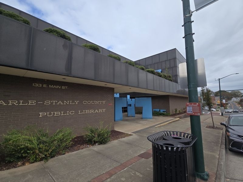 Stanly County Library and Marker looking east on E. Main St. image. Click for full size.