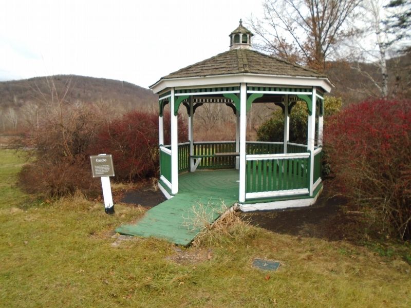 Martha Hermann Gazebo and Markers image. Click for full size.