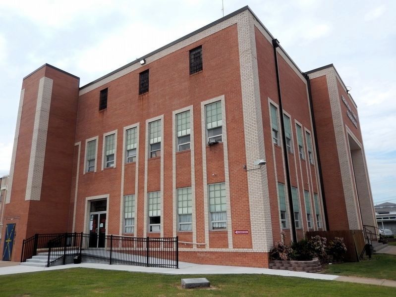 Sequoyah County Courthouse (<i>northeast elevation</i>) image. Click for full size.