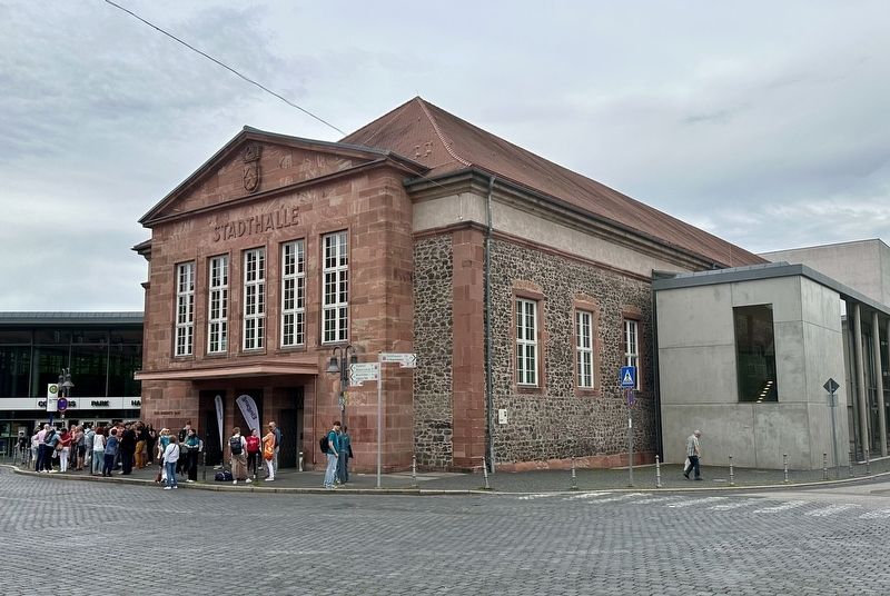 Marie Hassenpflug und Hanau Marker - wide view image. Click for full size.