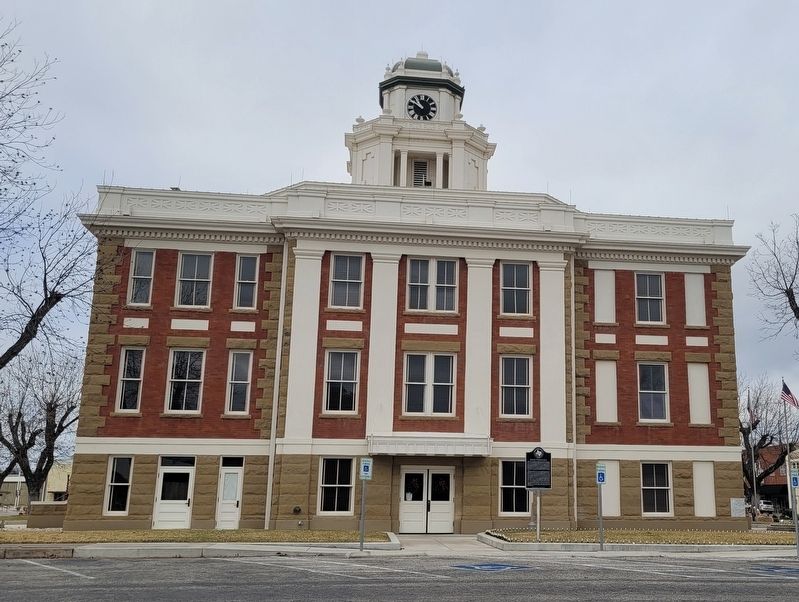 The San Saba County Courthouse and Edgar Thomas Neal Marker image. Click for full size.