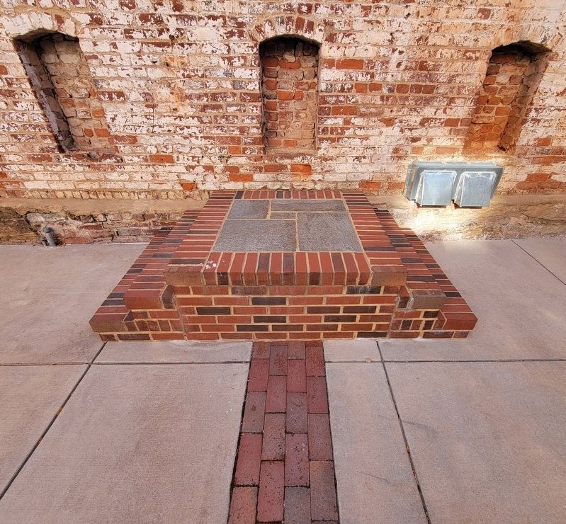 Horse Mounting Block image. Click for full size.