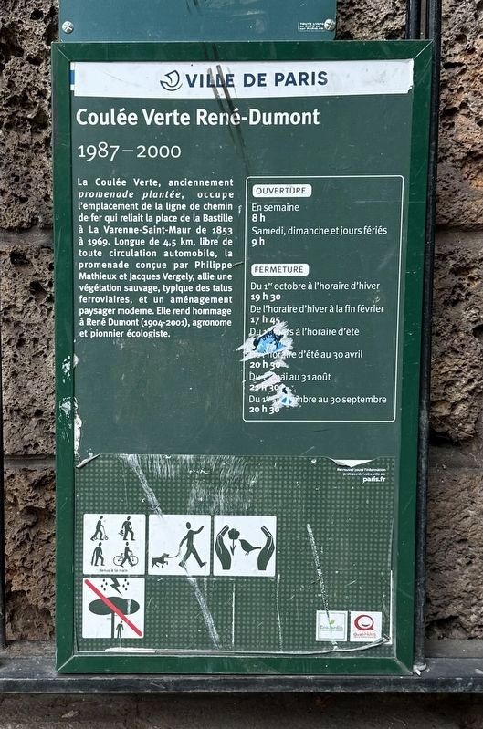 Coulée Verte René-Dumont Marker. Click for full size. Coulée Verte René-Dumont Marker image. Click for full size.