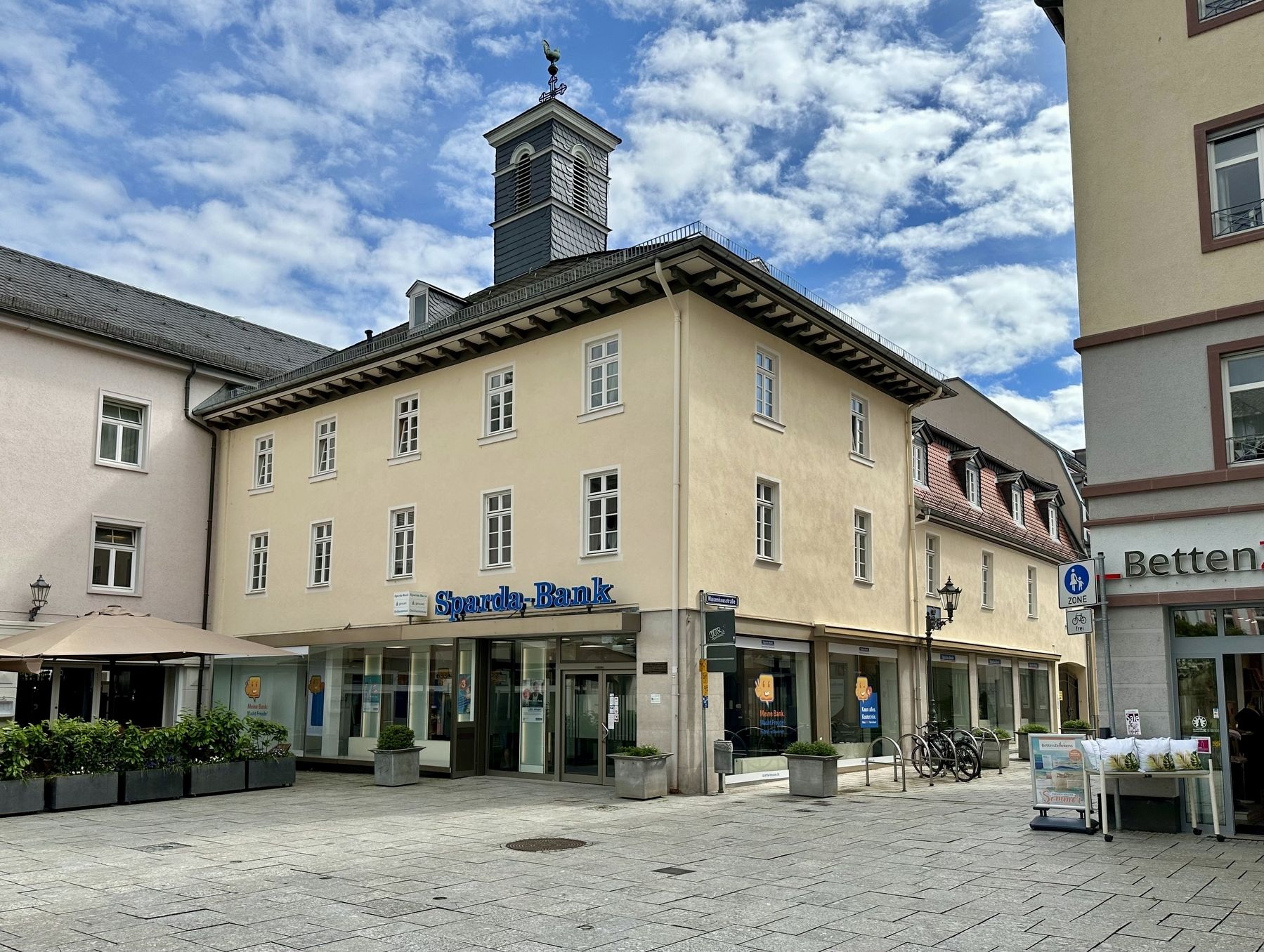 Ehemaliges Armen- und Waisenhaus / Former Poorhouse and Orphanage Marker - wide view image. Click for full size.