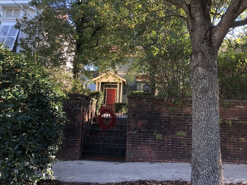 McRae House Marker. Click for full size. McRae House Marker image. Click for full size.