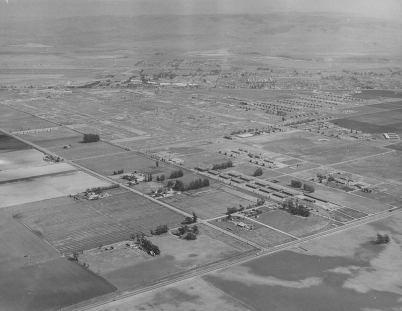 Aerial view of the Santa Ana Army Air Base and surrounding farms. image. Click for full size.