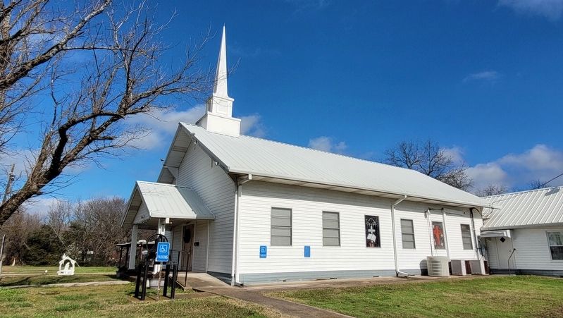 The side view of Edhube Baptist Church image. Click for full size.