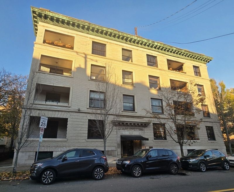 D'Arlington Apartments image. Click for full size.