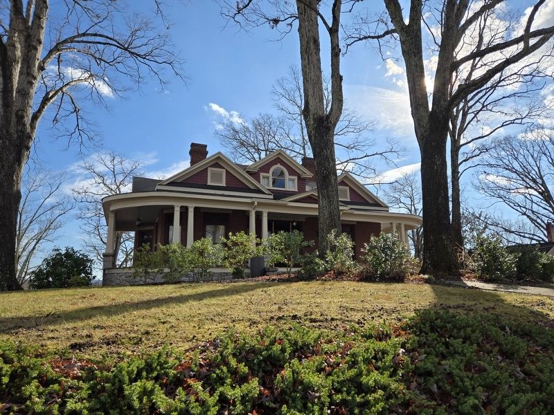 Full view of the Edgar Harvey Hennis House image. Click for full size.