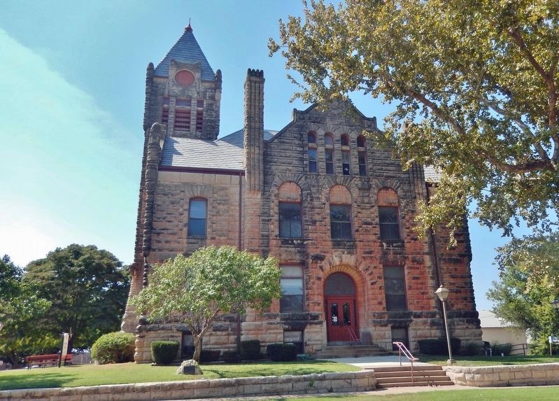Old Arkansas City High School (<i>east elevation</i>) image. Click for full size.