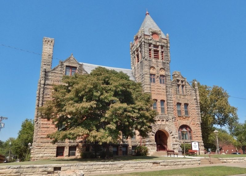 Old Arkansas City High School (<i>southwest elevation</i>) image. Click for full size.