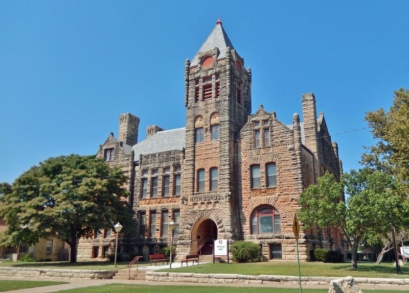 Old Arkansas City High School (<i>southeast elevation</i>) image. Click for full size.