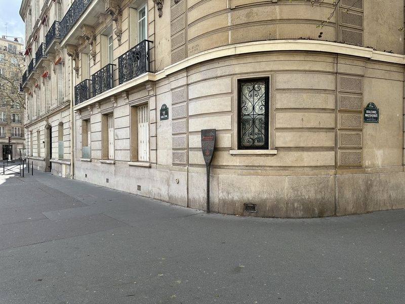 Place du Général Catroux Marker - wide view. Click for full size. Place du Général Catroux Marker - wide view image. Click for full size.
