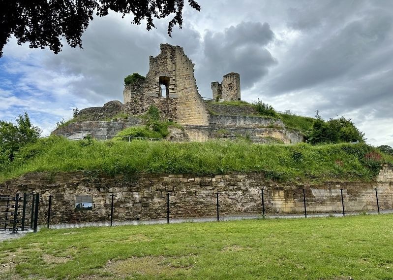 View of the Valkenburg Castle ruins from marker image. Click for full size.