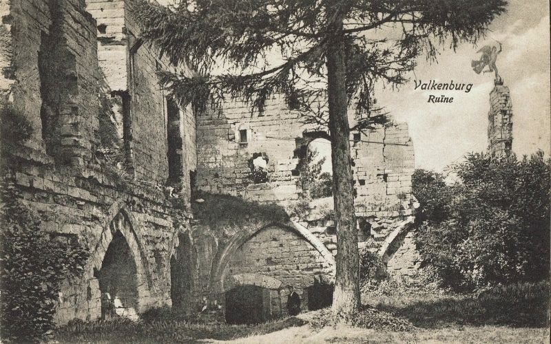 Castle ruins image. Click for full size.
