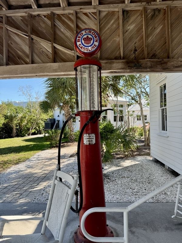 Bailey�s General Store Gas Pump image. Click for full size.
