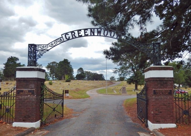 Greenwood Cemetery (<i>north gate</i>) image. Click for full size.