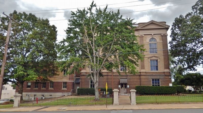 Garland County Courthouse (<i>northeast elevation</i>) image. Click for full size.