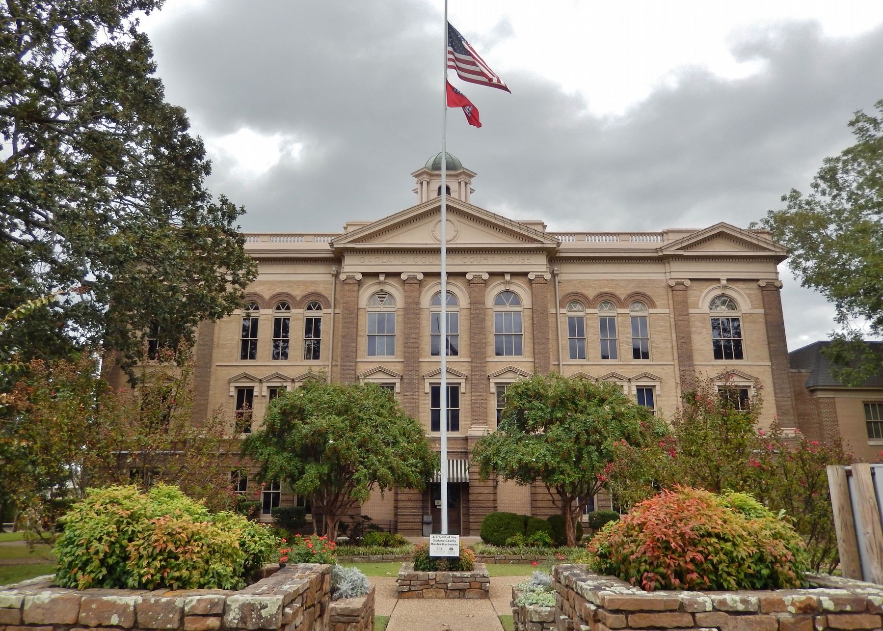 Garland County Courthouse (<i>northwest/front elevation</i>) image. Click for full size.