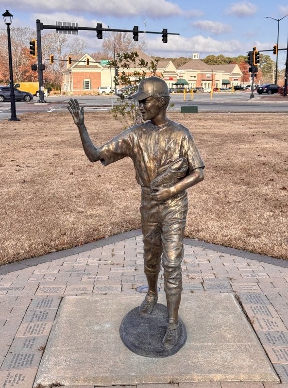 �Good Game� statue image. Click for full size.