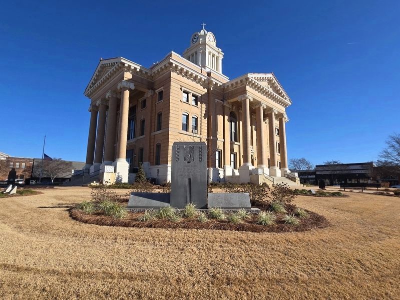 Full view Upson County World War II Memorial, southwest of the Upson County Courthouse image. Click for full size.