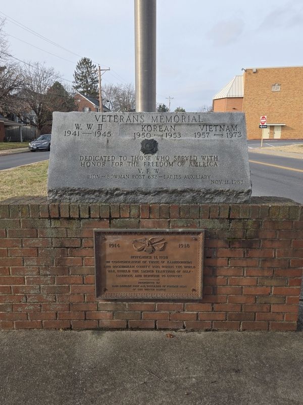 Full view of Veterans Memorial / WWI Memorial. Click for full size. Full view of Veterans Memorial / WWI Memorial image. Click for full size.