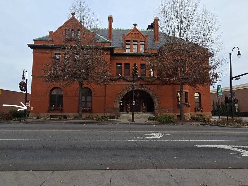 Front of U.S. Post Office and Federal Building (west side). Marker indicated by the arrow image. Click for full size.