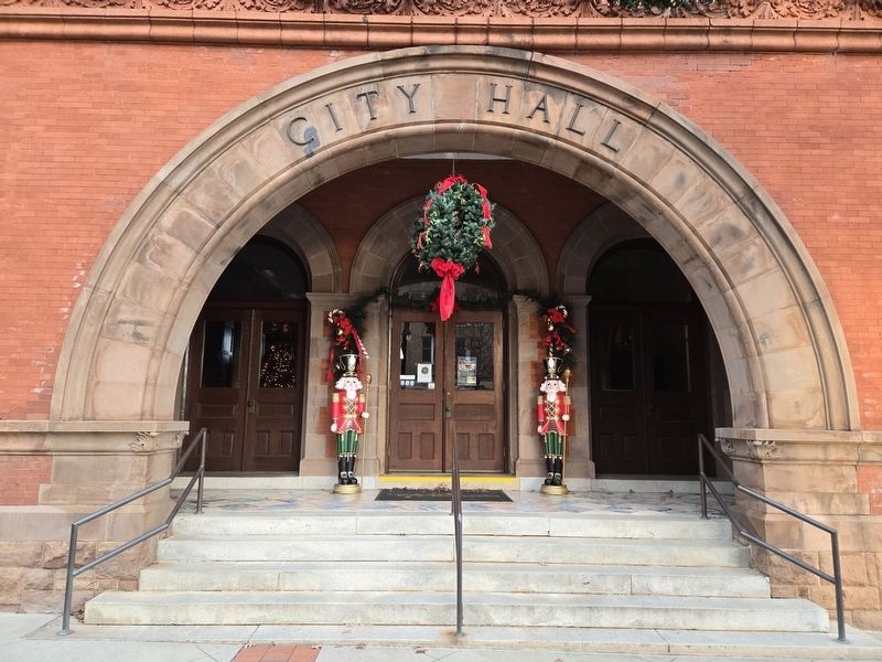 Front entrance with the City Hall inscription image. Click for full size.