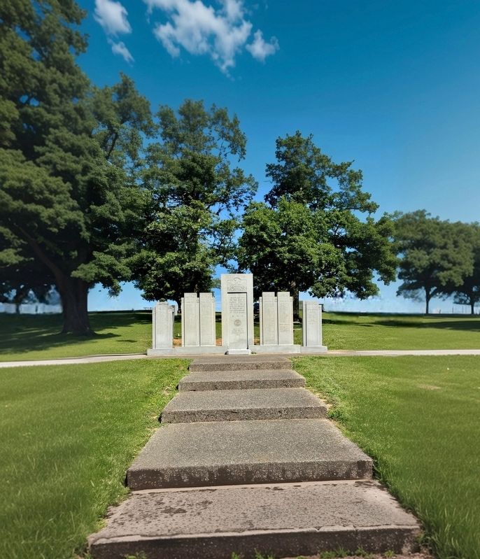 Elizabethtown Veterans Memorial. Click for full size. Elizabethtown Veterans Memorial image. Click for full size.