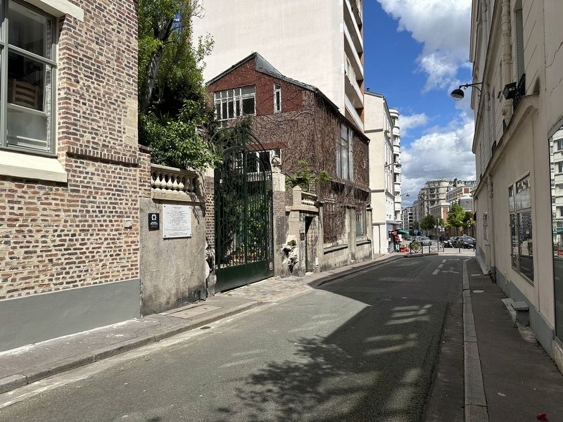 Alfred Boucher (1850-1934) Marker - wide view image. Click for full size.