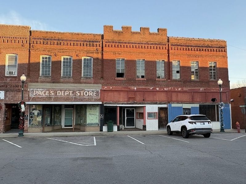 Arnold Building marker (marker can be seen under and to the left of "Pace's Dept. Store" image. Click for full size.