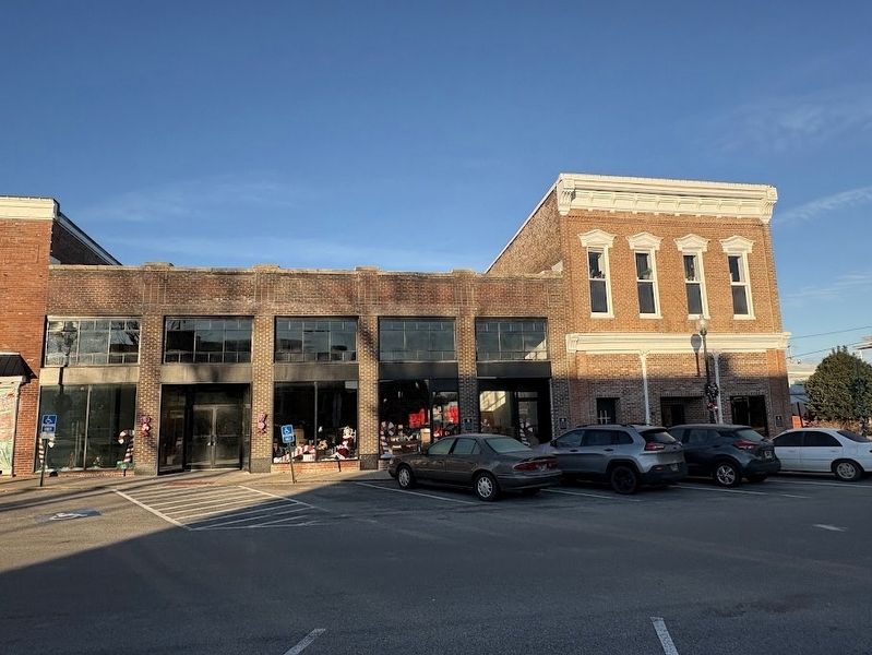 400 West Public Square marker (marker is on far right of the building on the right) image. Click for full size.