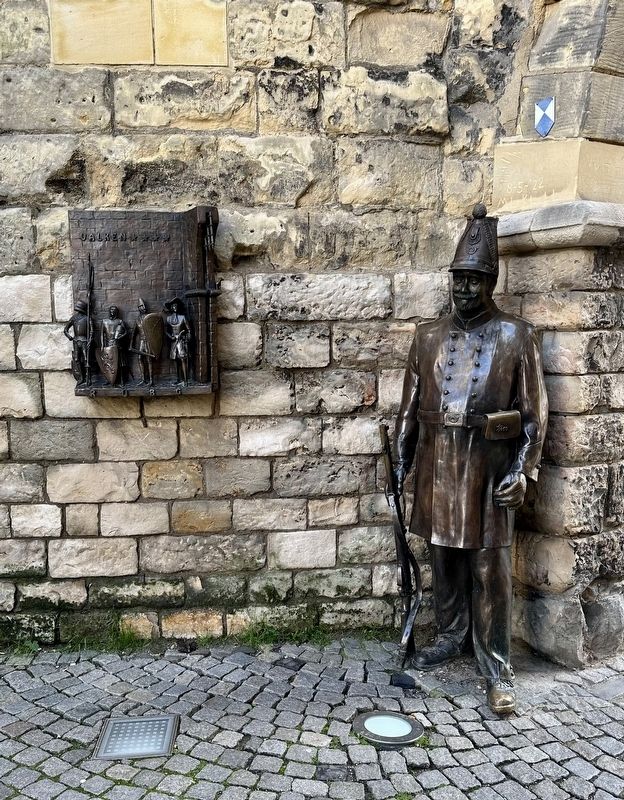 Grendelpoort - bronze statue of gate keeper image. Click for full size.
