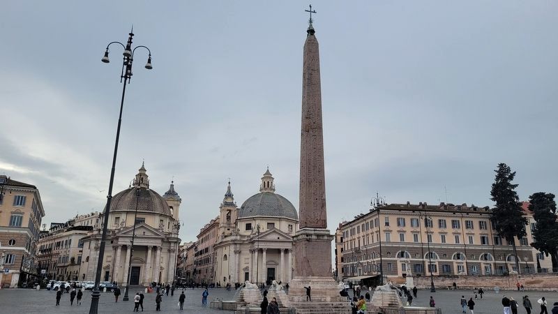 The view of the nearby Piazza del Popolo image. Click for full size.