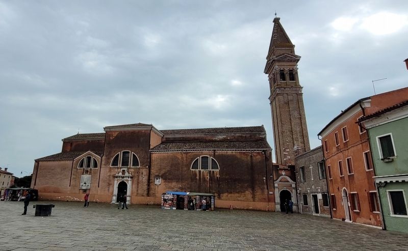 The view of the Church of St. Martin Bishop and Marker from the plaza image. Click for full size.